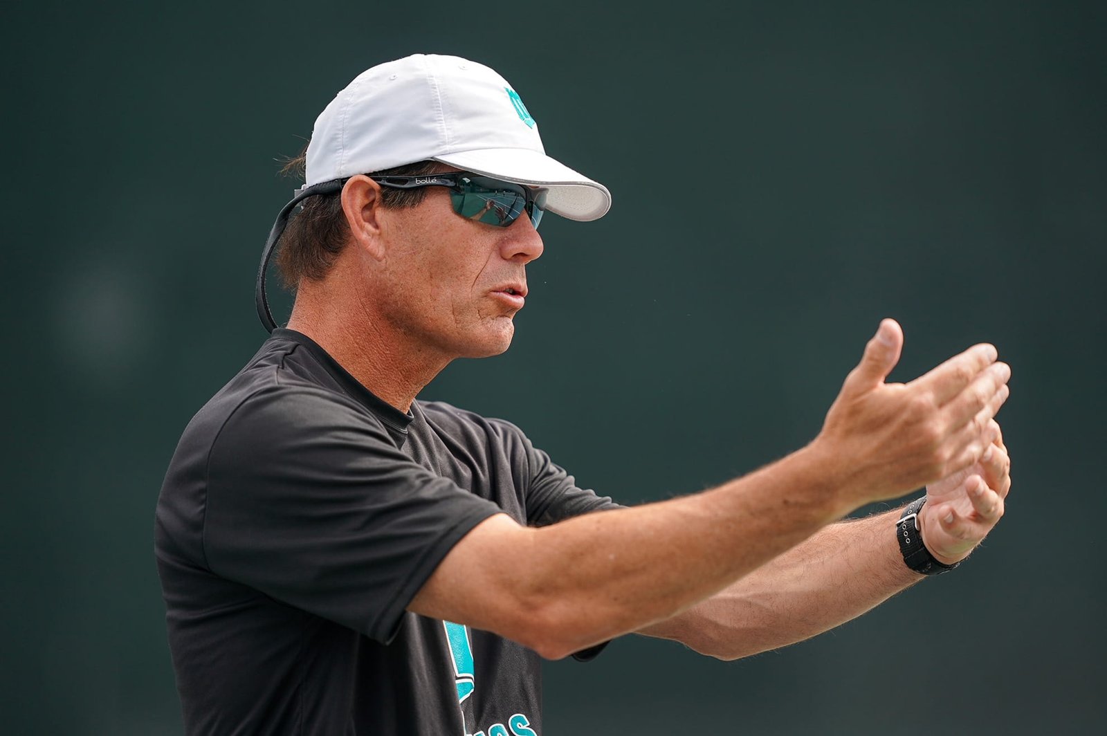 Scott Howard discussing tennis on court